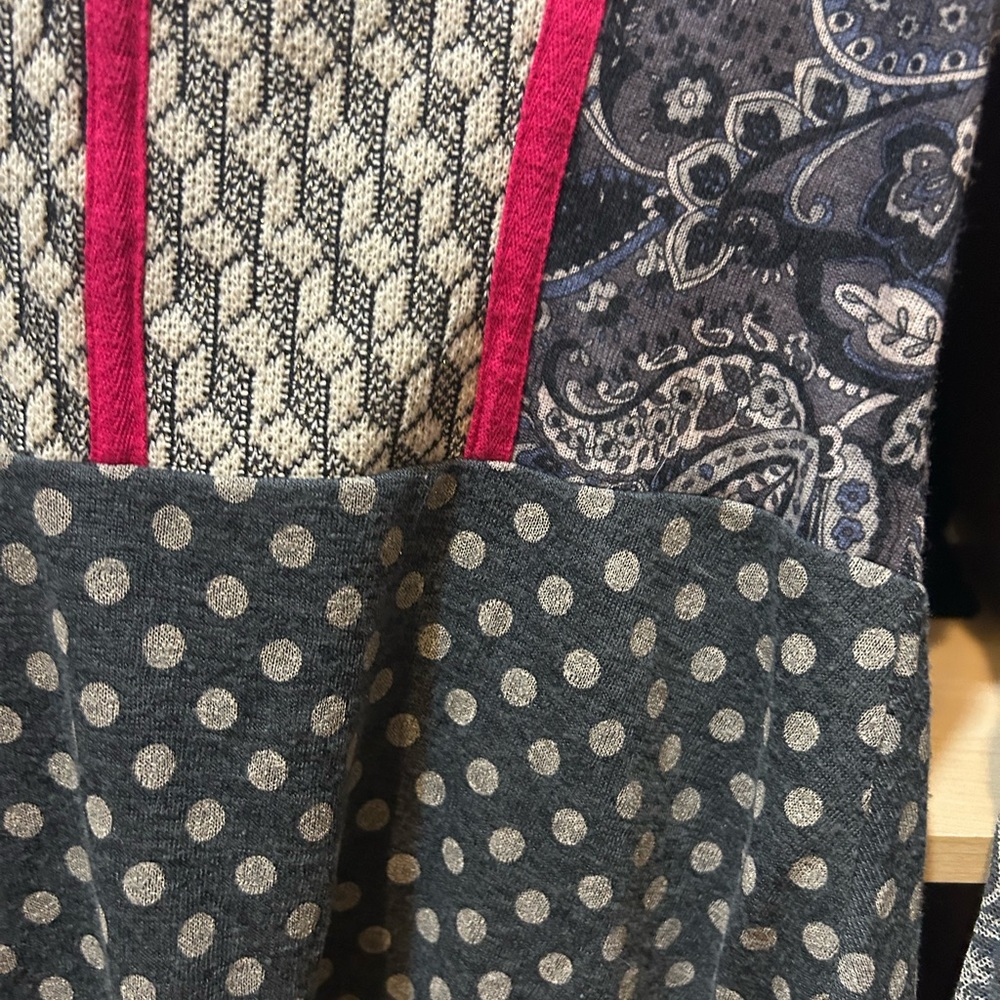 Patterned Button-Up Cardigan - Picture 4 of 5